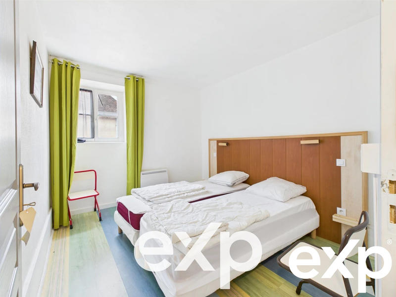 Maison - 275 m² - 10 pièces