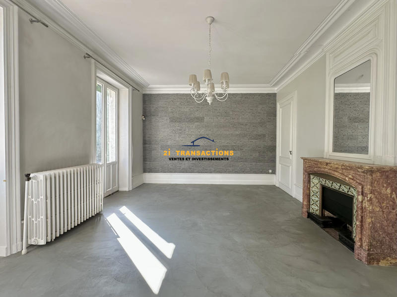 Maison - 285 m² - 9 pièces