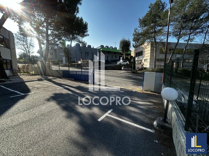 Local d'activité / Entrepôt - 817 m²