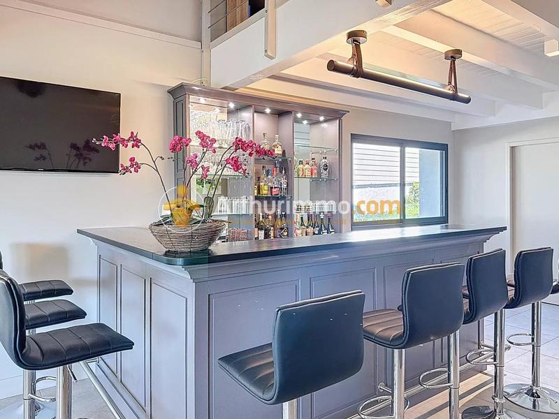 Maison - 370 m² - 5 pièces