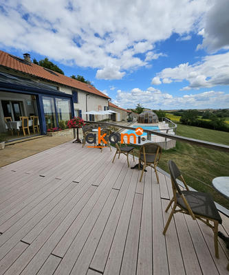 Maison - 338 m² - 8 pièces