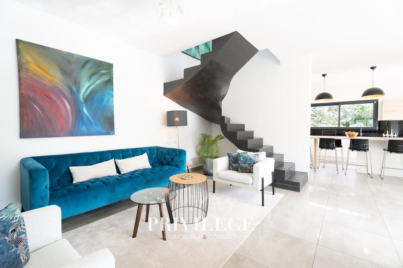 Maison - 199 m² - 6 pièces