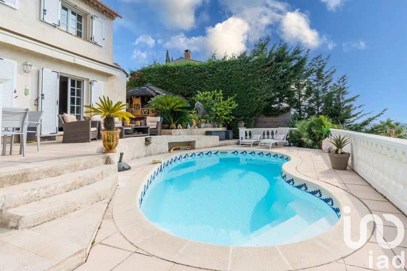 Maison - 200 m² - 6 pièces