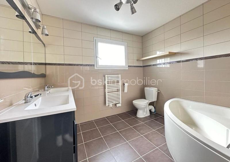 Maison - 93 m² - 4 pièces