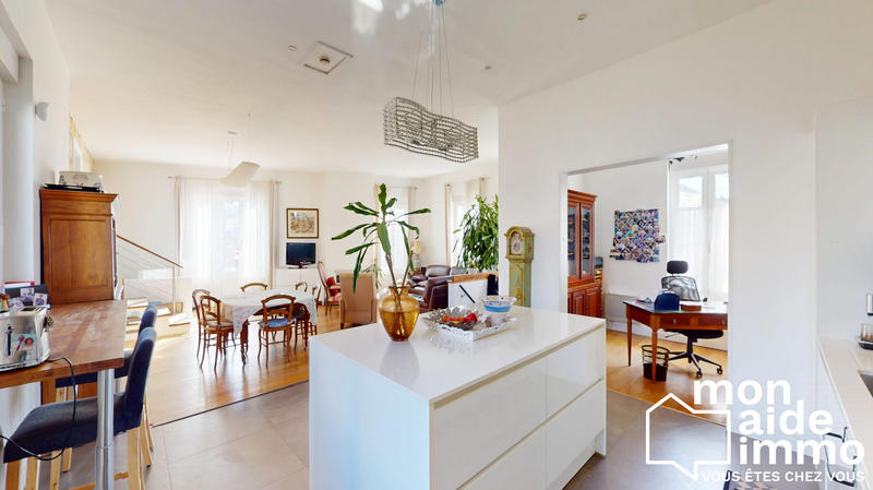 Maison - 180 m² - 7 pièces