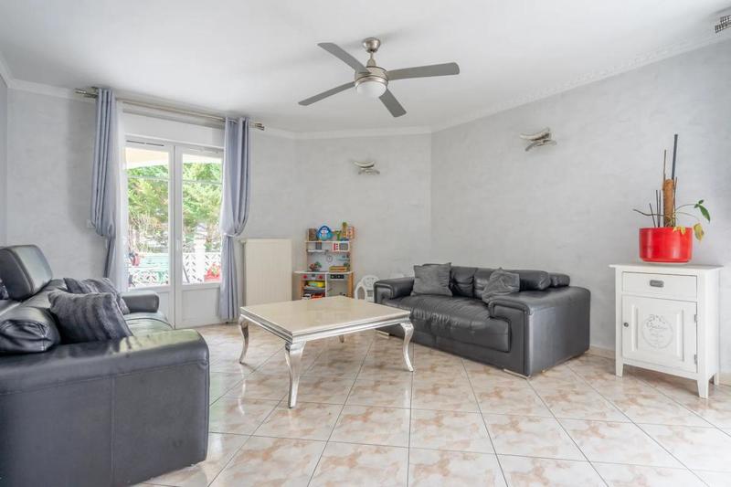 Maison - 220 m² - 11 pièces