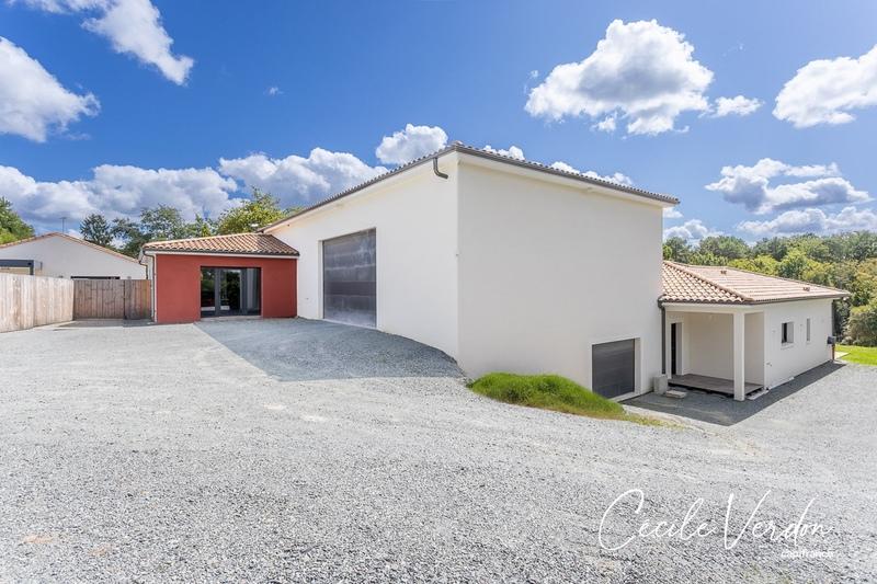 Maison - 300 m² - 10 pièces