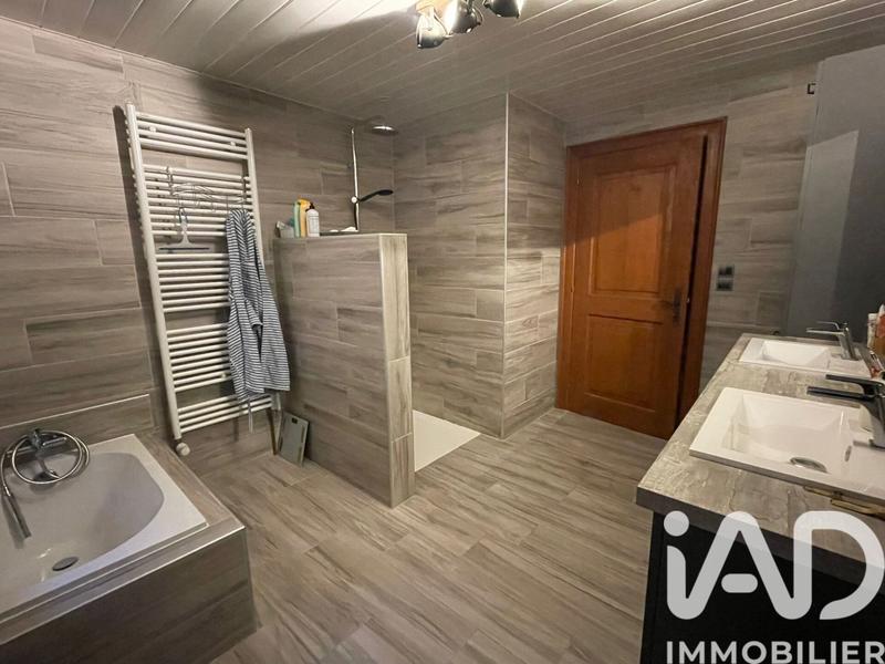 Maison - 423 m² - 10 pièces