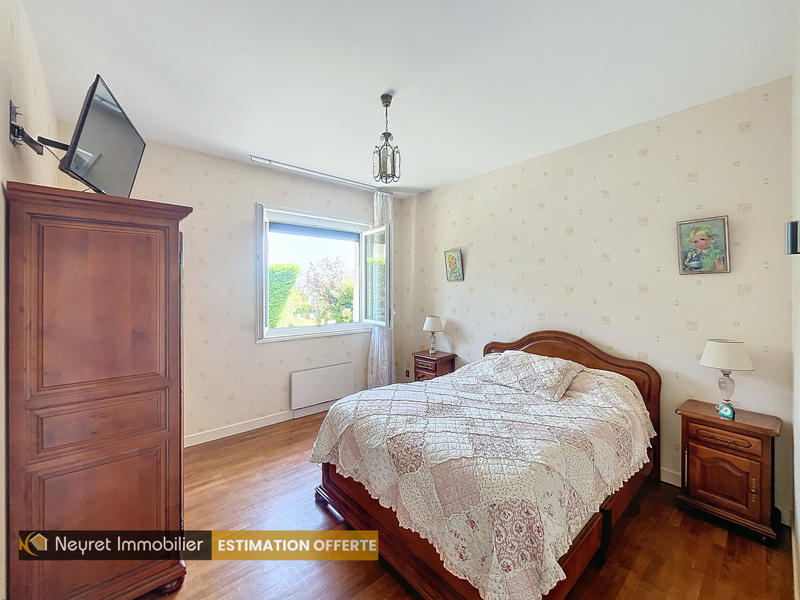 Maison - 200 m² - 8 pièces