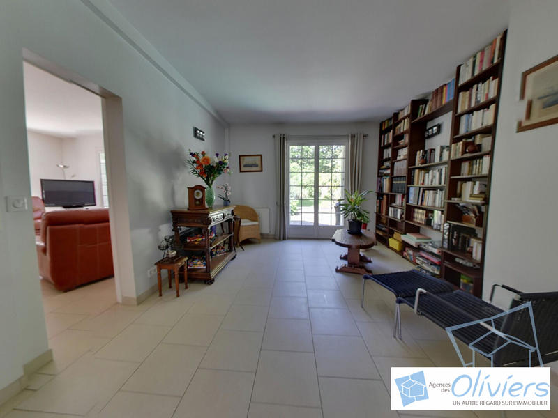 Maison traditionnelle - 270 m² - 9 pièces