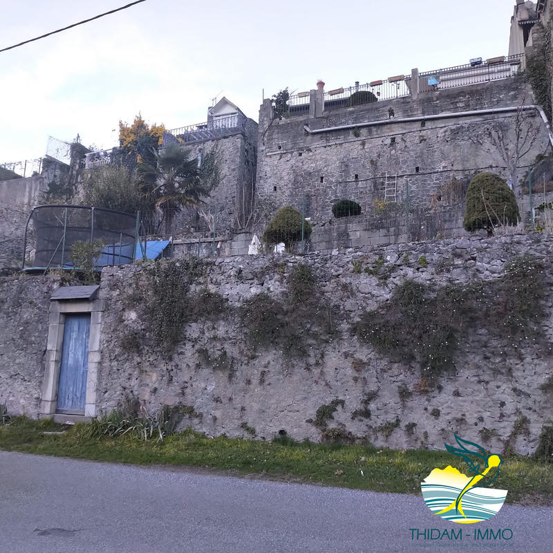 Maison traditionnelle - 232 m² - 10 pièces