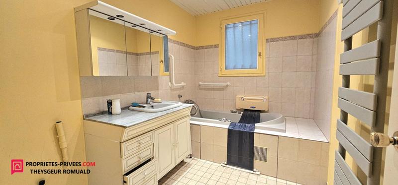 Maison - 228 m² - 9 pièces