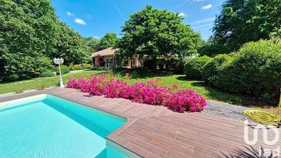 Maison - 217 m² - 6 pièces