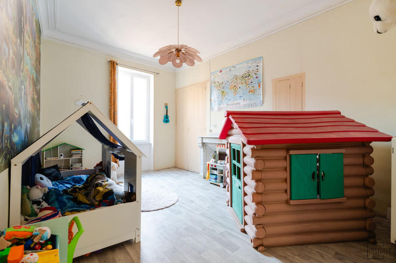 Maison - 349 m² - 12 pièces