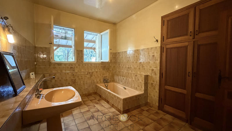 Maison - 300 m² - 7 pièces