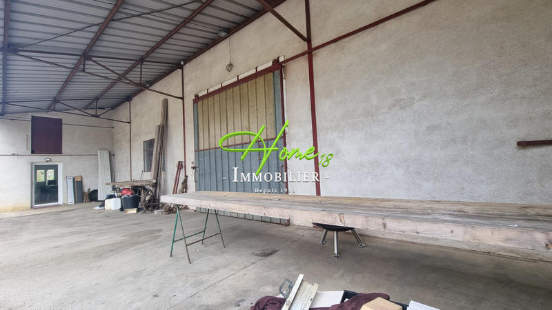 Entrepôt - 930 m²