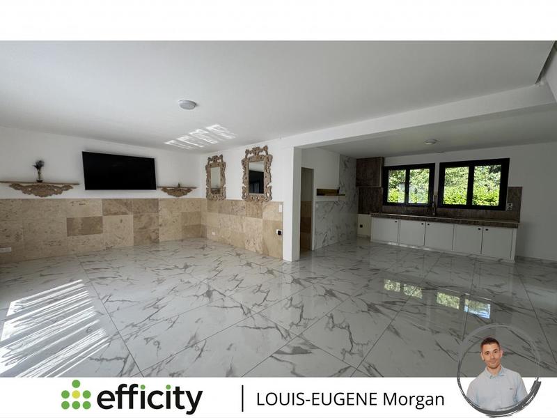 Maison - 220 m² - 9 pièces