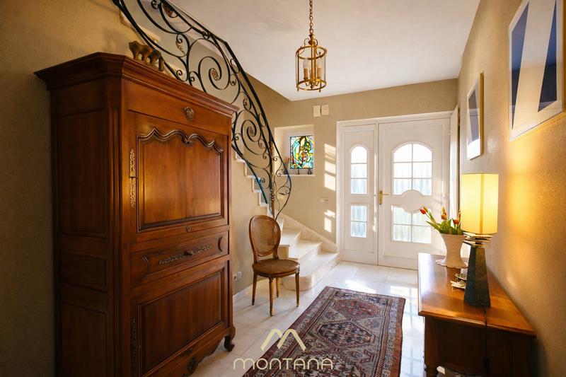 Maison - 216 m² - 9 pièces