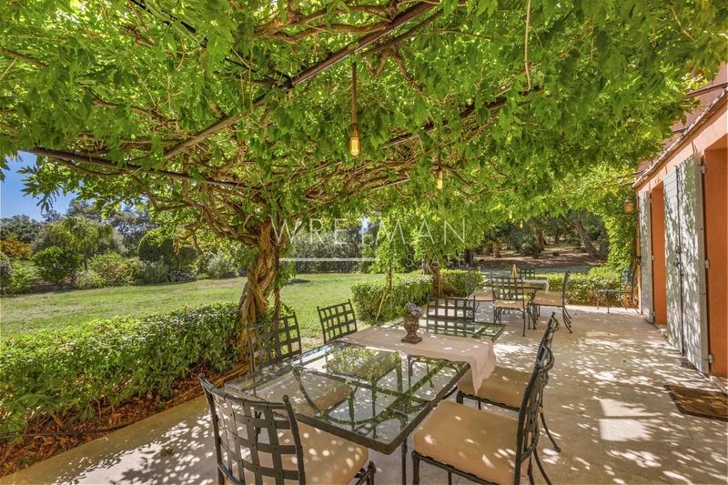 Maison - 237 m² - 8 pièces