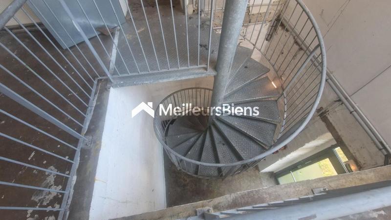 Local d'activité / Entrepôt - 1 273 m² - 6 pièces
