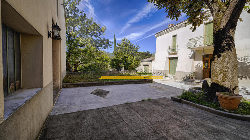 Maison - 293 m² - 13 pièces