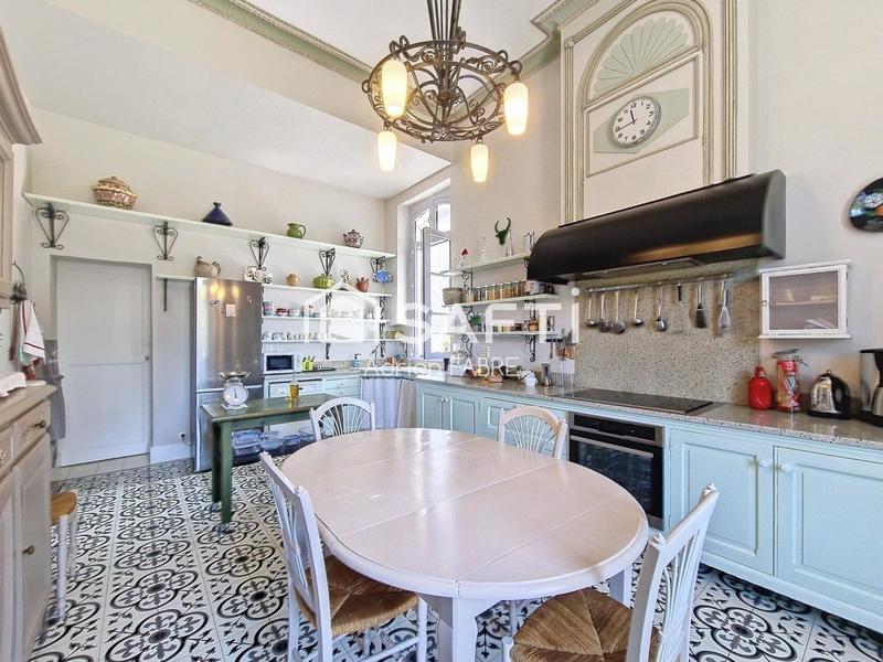 Château - 448 m² - 12 pièces