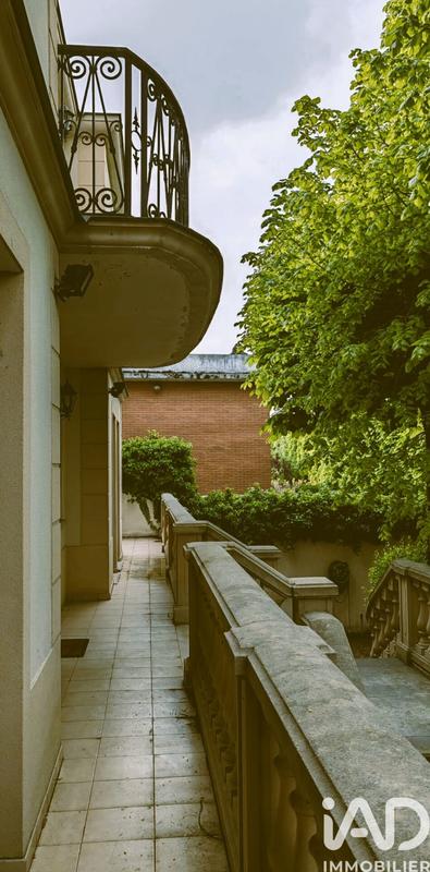 Maison - 300 m² - 12 pièces