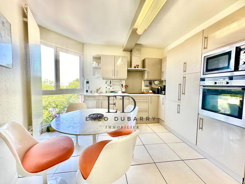 Appartement - 175 m² - 6 pièces