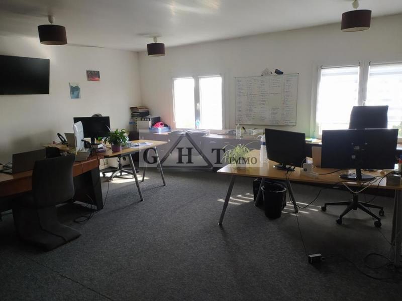 Entrepôt - 1 100 m²