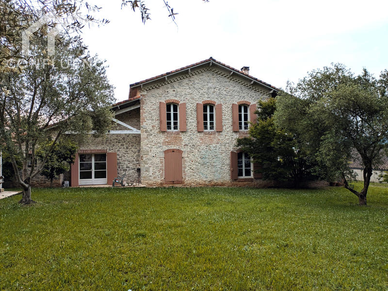 Maison - 250 m² - 7 pièces