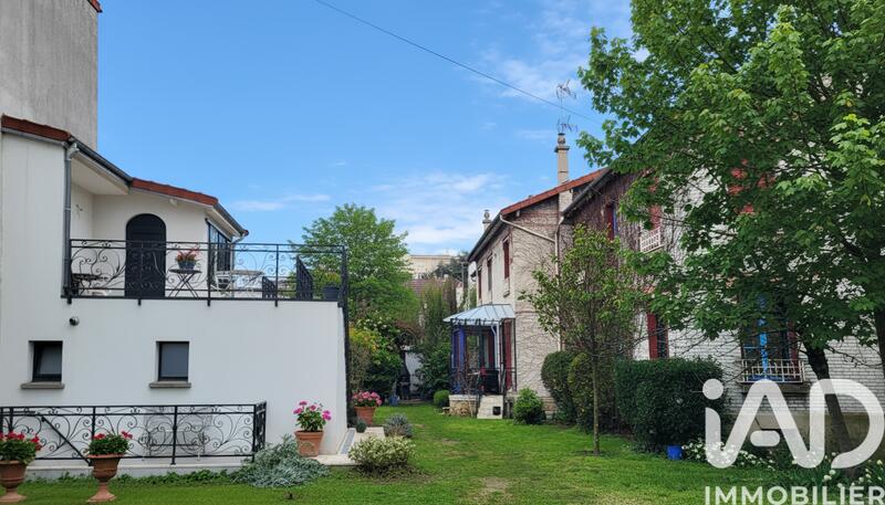 Maison - 235 m² - 10 pièces