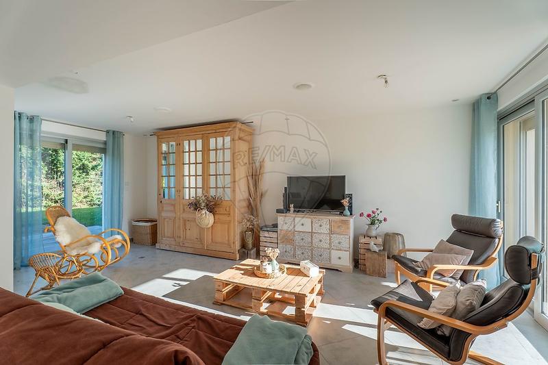 Maison - 204 m² - 6 pièces