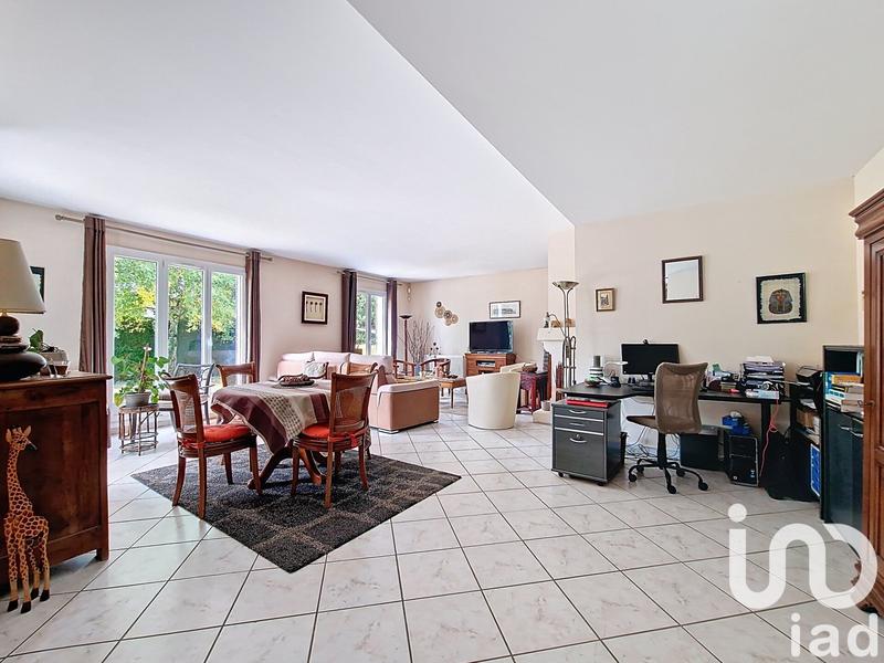 Maison - 235 m² - 8 pièces