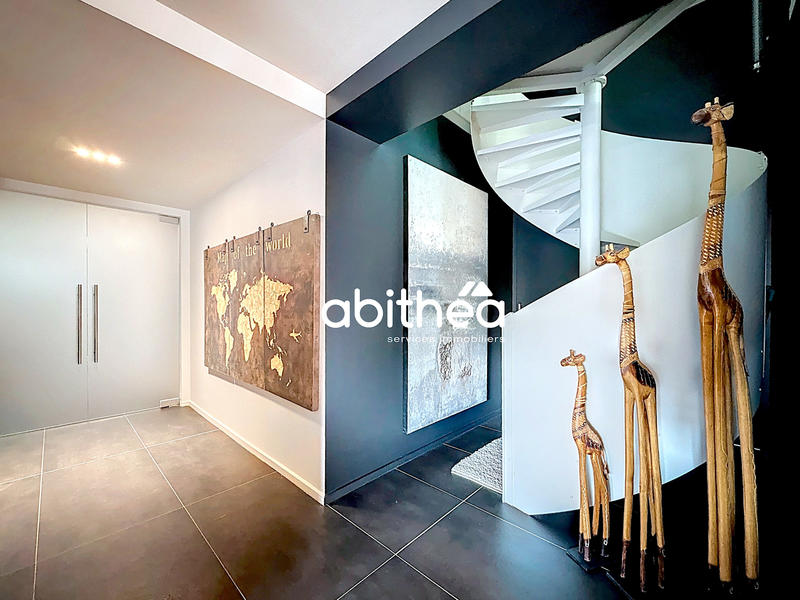 Villa - 388 m² - 9 pièces