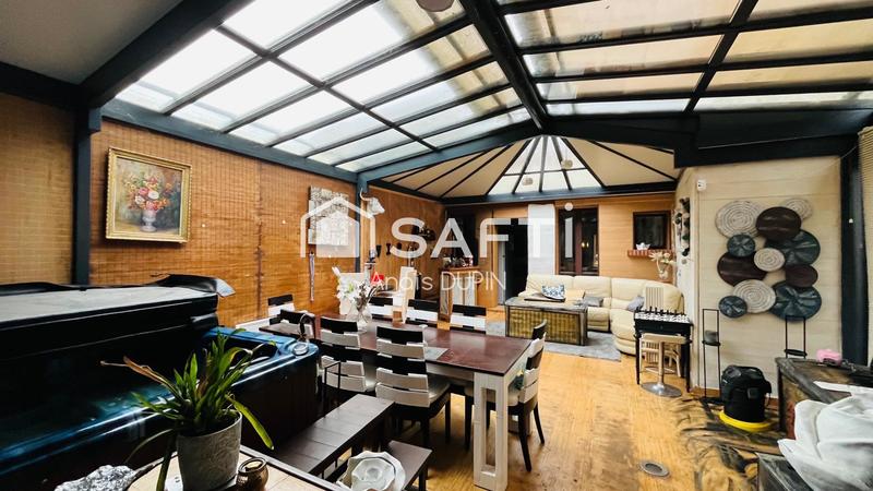 Maison - 244 m² - 8 pièces