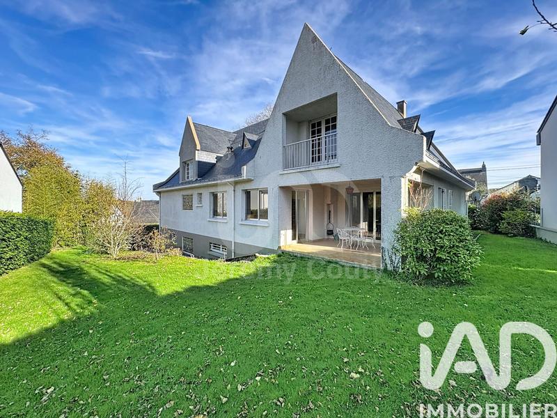 Maison - 239 m² - 9 pièces