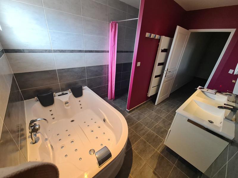 Maison - 210 m² - 7 pièces