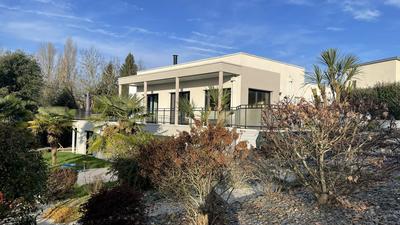 Maison contemporaine - 242 m² - 10 pièces