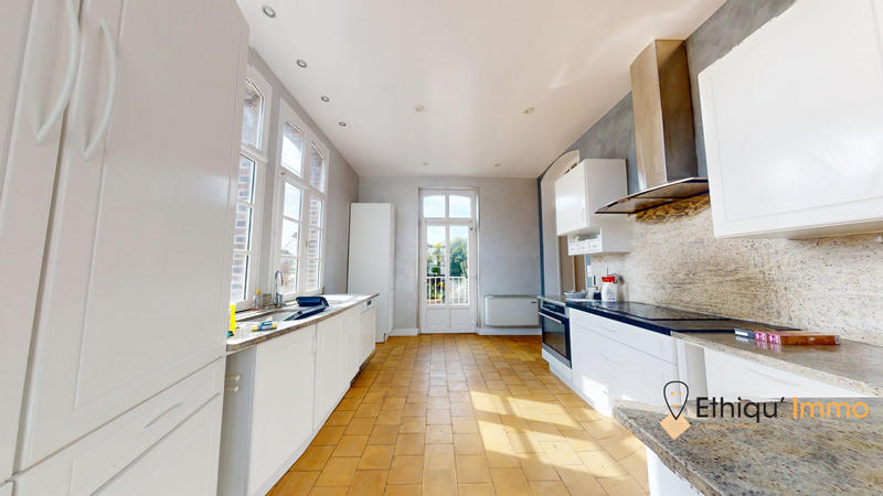 Maison - 424 m² - 10 pièces