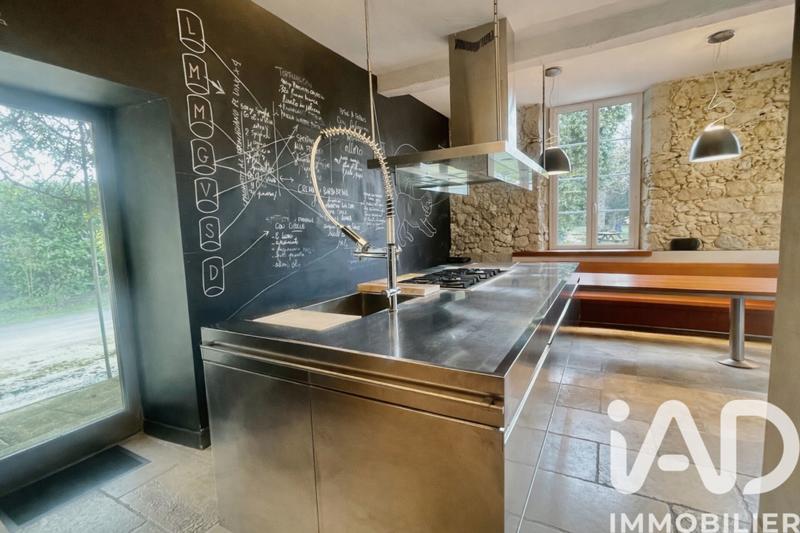 Maison - 411 m² - 11 pièces