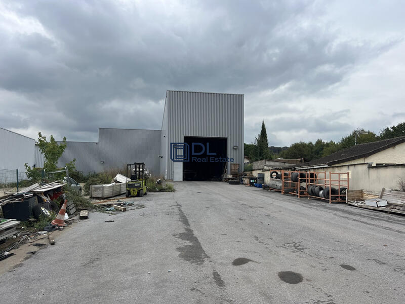 Entrepôt - 1 668 m²
