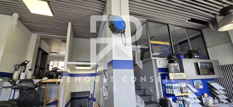 Local commercial - 210 m² - 5 pièces