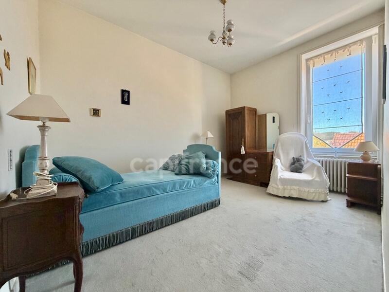 Maison - 220 m² - 9 pièces