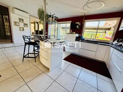 Maison - 402 m² - 10 pièces