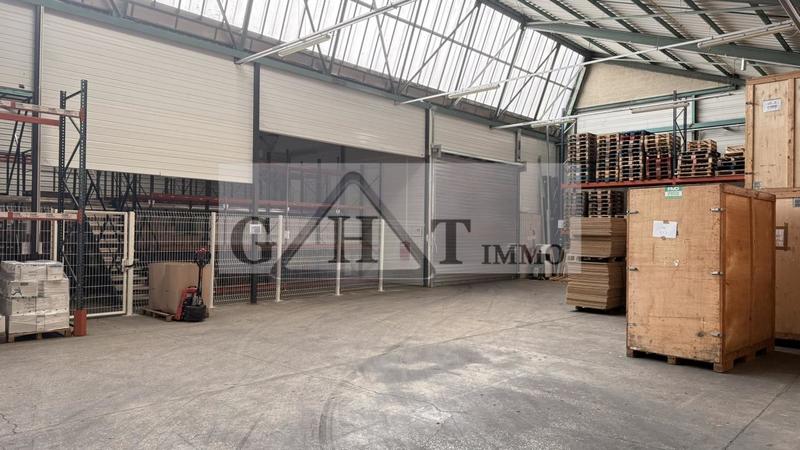 Entrepôt - 2 200 m²