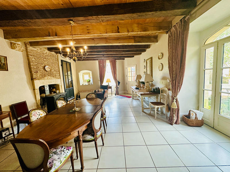Maison - 322 m² - 9 pièces