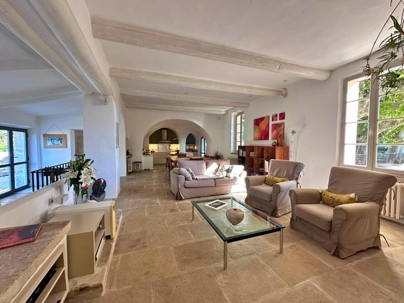 Mas - 420 m² - 14 pièces