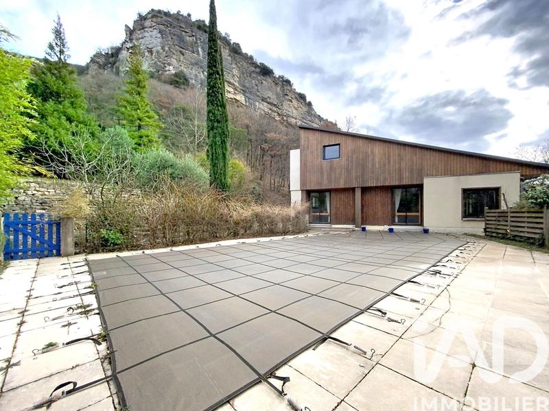 Maison - 208 m² - 8 pièces