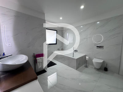 Maison - 183 m² - 6 pièces