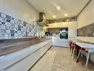 Maison - 185 m² - 12 pièces